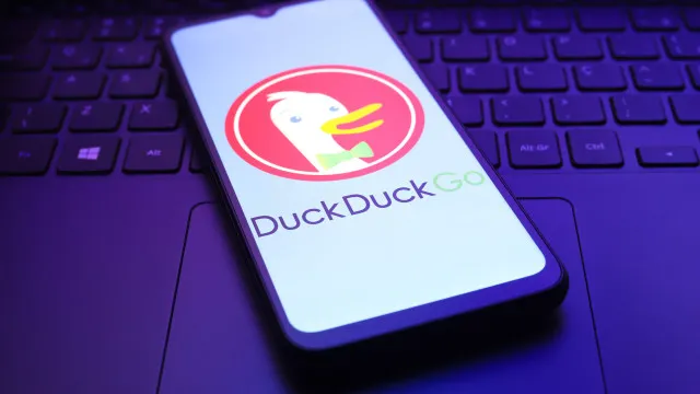 
                    DuckDuckGo cresce após mudanças com IA no Google; entenda o motivo
                