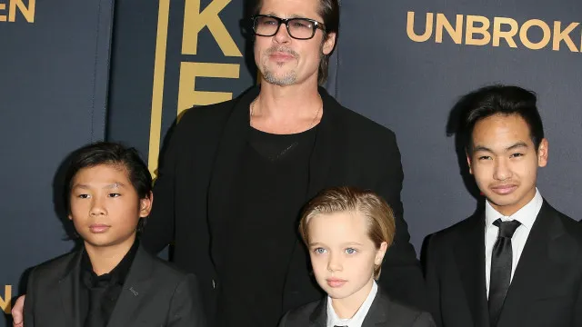 
                    Filho de Brad Pitt e Angelina Jolie retira oficialmente sobrenome do pai
                