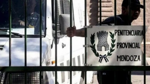 
                    Homem é acusado de deixar o pai de 72 anos morrer de fome na Argentina
                