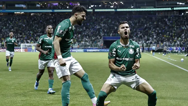 
                    Palmeiras decide vaga na Libertadores no Paraguai para evitar feito que não ocorre há 17 anos
                