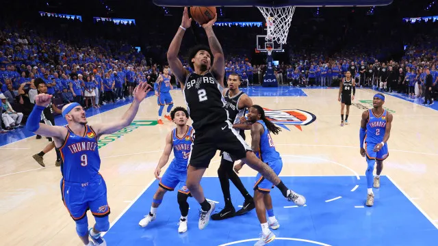 
                    Spurs derrotam Oklahoma e garantem vaga na final da NBA
                