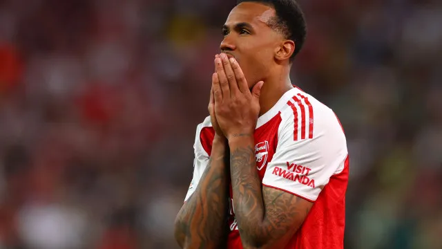 
                    Gabriel Magalhães quebra silêncio após perder pênalti contra o PSG
                