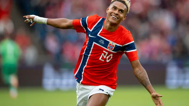 
                    Sem Haaland, Noruega domina a Suécia e vence amistoso pré-Copa
                