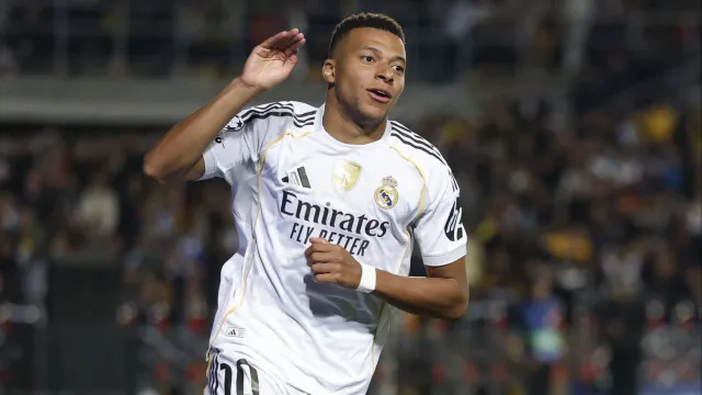 Real Madrid evita empate nos acréscimos, vence Elche e cola no Barcelona