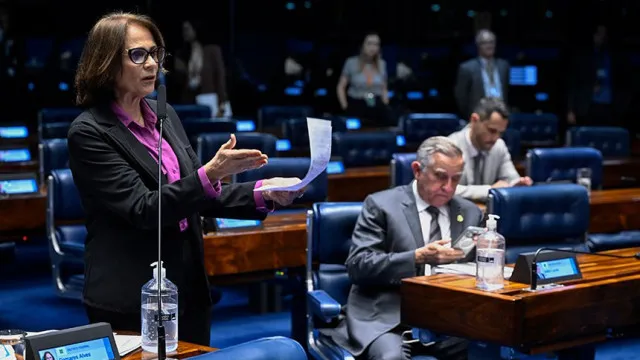 
                    Em menos de 2 minutos, Senado aprova projeto que dificulta aborto legal em menores de 14 anos
                