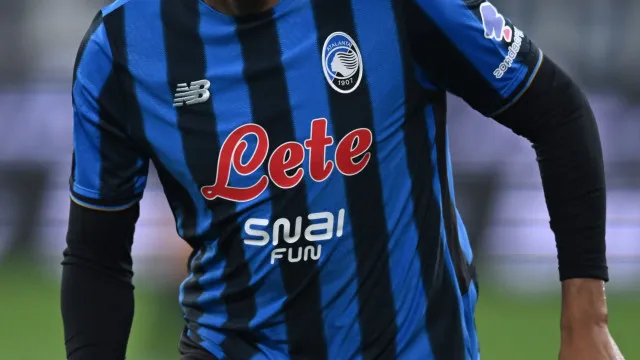 
                    Volante na vaga de Wesley, Éderson chega aos EUA
                