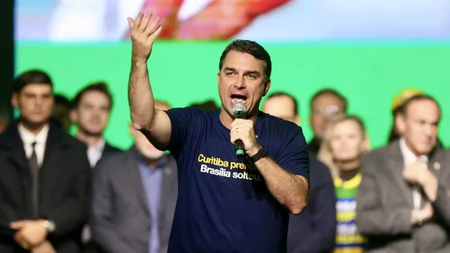 
                    TCU arquiva representação de Flávio Bolsonaro contra ex-nora de Lula
                