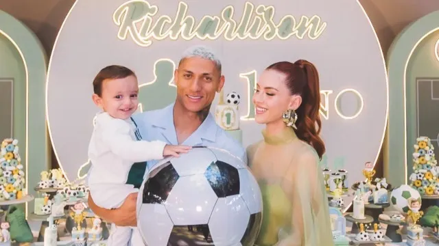 
                    Richarlison rebate critica ao nome do filho: 'Não vai precisar trabalhar'
                