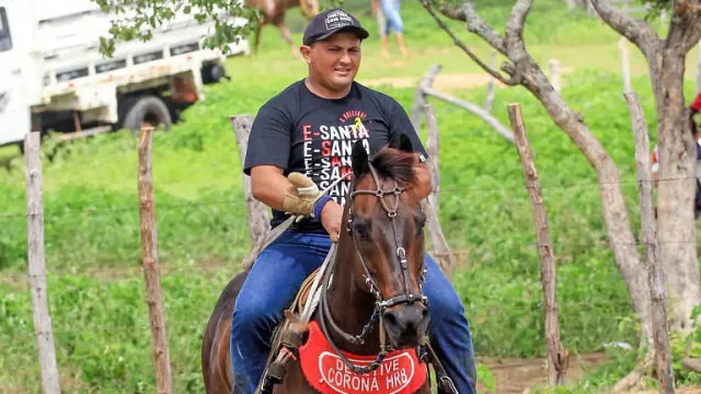 
                    Vaqueiro é morto a facadas após vencer competição no Ceará
                