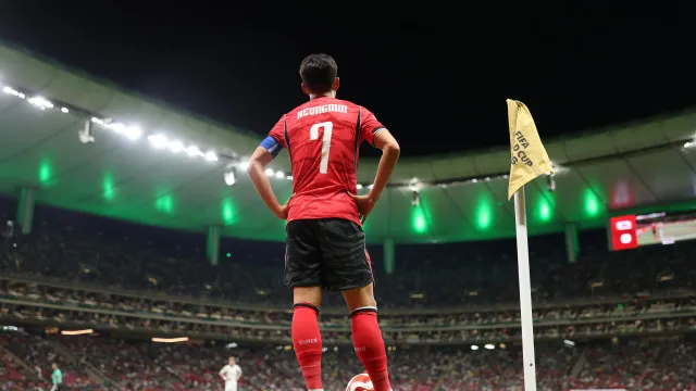 Polêmica na Copa: FIFA explica lugares vazios, mas não convence o público
