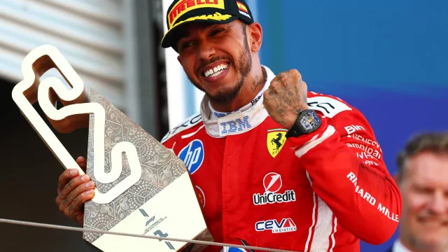 
                    F1: Hamilton aproveita estratégia, vence GP de Barcelona e ganha a primeira na Ferrari
                