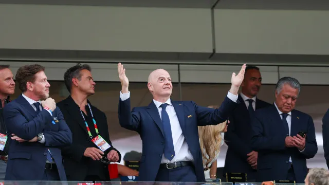 
                    País de Gales retira apoio a Infantino, e UEFA ameaça ação judicial
                