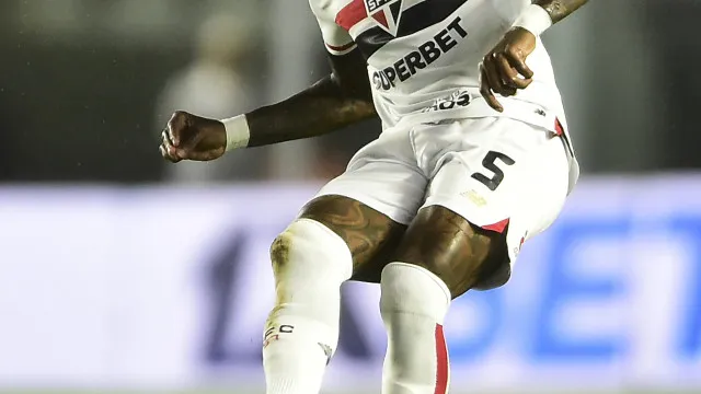 
                    Santos e São Paulo não se entendem, e negociações por Arboleda emperram
                