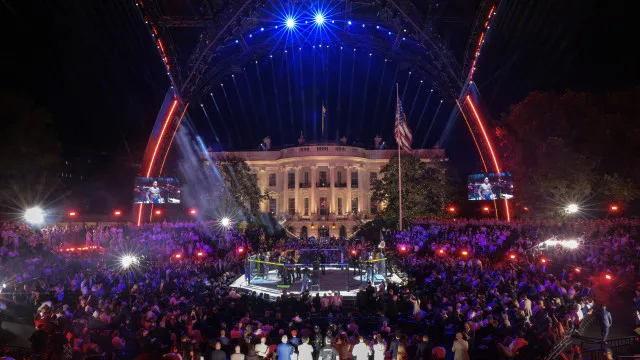 
                    FBI impediu possível ataque a evento do UFC na Casa Branca no aniversário de Trump
                