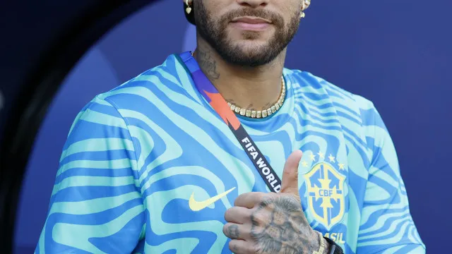 
                    Neymar treina em campo com a Seleção pela primeira vez nos EUA
                