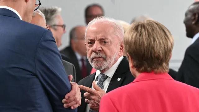 
                    'Não se metam nas eleições do Brasil', diz Lula em reação a Trump
                