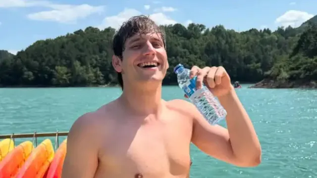 
                    'Não foi acidente', diz pai de youtuber morto em colisão de helicópteros
                