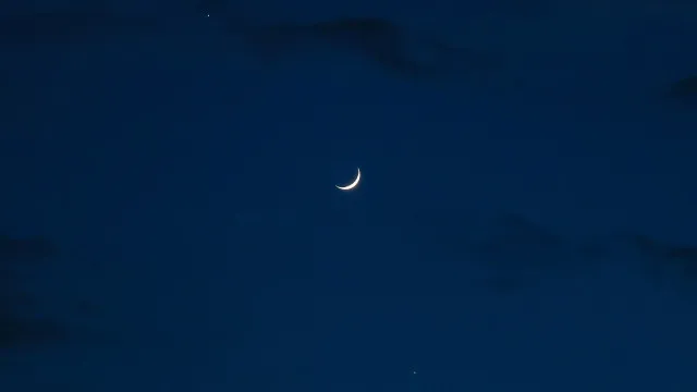 Alinhamento de Lua e três planetas fica visível a olho nu; imagens