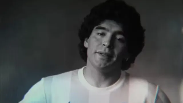 
                    Propaganda com Maradona recriado por IA causa polêmica na Argentina
                
