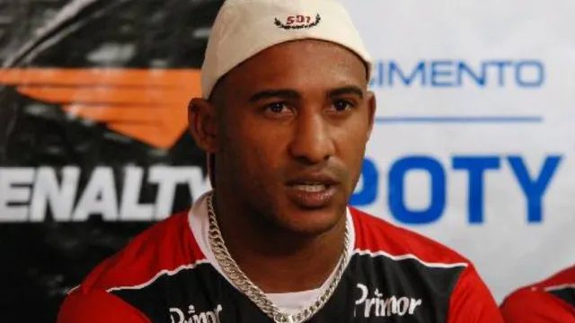 
                    Ex-atacante do Athletico-PR e Santa Cruz é assassinado a tiros em SC
                