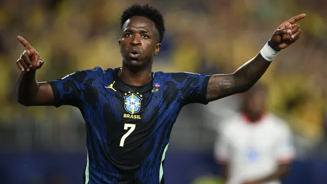 
                    Resposta de Vini Jr sobre gol na Copa faz fãs apontarem indireta para Virginia Fonseca
                