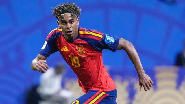 
                    Lamine Yamal faz declaração à namorada antes de semifinal da Copa do Mundo
                