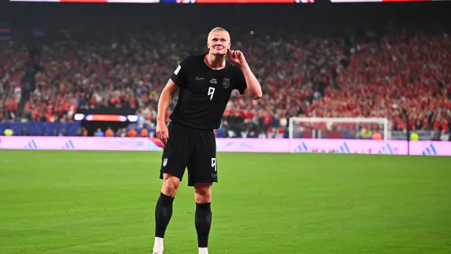 
                    Haaland marca dois, Noruega vence Senegal e avança na Copa
                