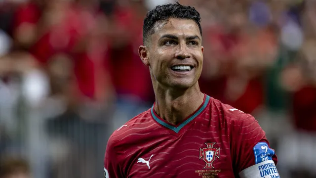 
                    Cristiano Ronaldo faz dois gols e Portugal vence o Uzbequistão por 5x0
                