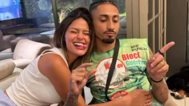 
                    Esposa de Raphinha se manifesta sobre a situação financeira da família
                