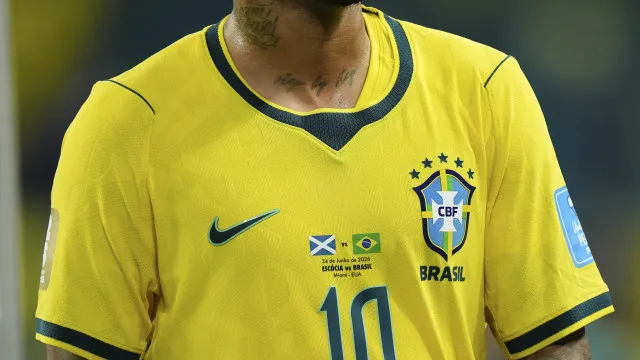 Neymar chora após voltar a jogar pela Seleção: 'Foram longos dias'