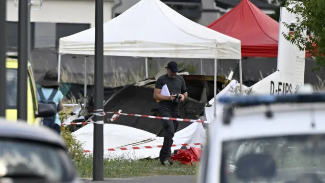 
                    Queda de avião no nordeste da França mata 11 pessoas
                