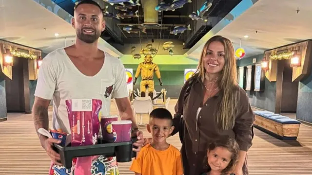 
                    Jogador relata busca por mulher e filhos mortos em terremoto na Venezuela
                