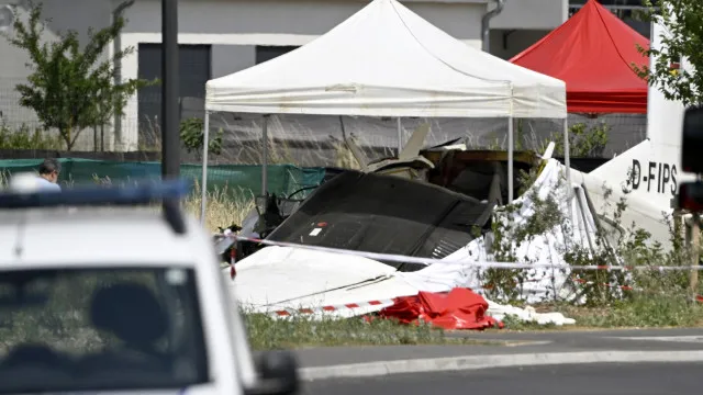 
                    França: famílias presenciaram queda de avião que matou 11 pessoas; veja
                