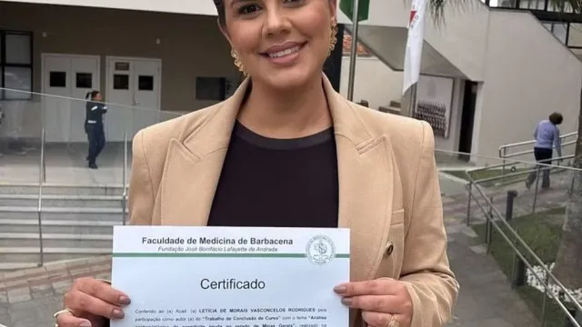 
                    Estudante de medicina é morta a facadas; namorado é preso suspeito
                