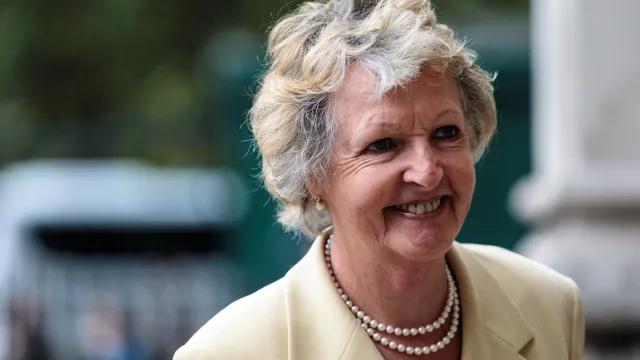 
                    Morre Penelope Keith, atriz britânica da sitcom 'The Good Life', aos 86 anos
                