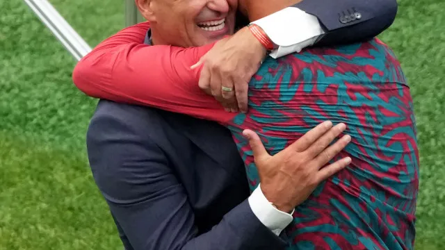 
                    Martínez é detonado por 'bajular demais' CR7: 