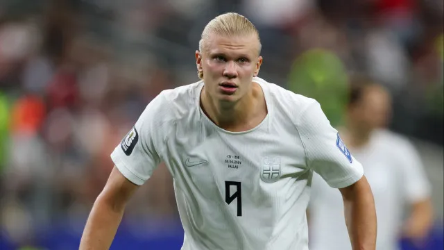 
                    Haaland vira alvo da torcida brasileira antes de Brasil x Noruega
                