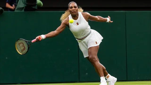 
                    Serena perde para australiana em retorno a Wimbledon após quase quatro anos
                