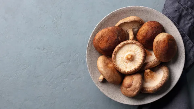 
                    Cinco alimentos que não devem ser consumidos crus
                