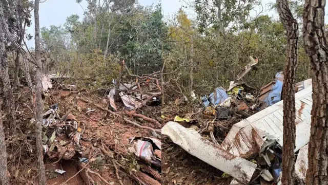 
                    Avião cai e deixa piloto e passageira mortos em Campo Grande
                
