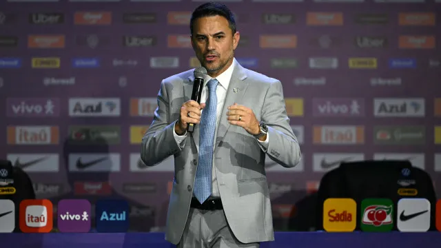
                    Rodrigo Caetano pede ciclo completo e avisa: 'confiança total em Ancelotti'
                