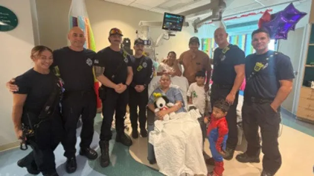 
                    Menina de 11 anos leva tiro na cabeça durante tiroteio em McDonald's
                