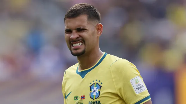 
                    Bruno Guimarães fala pela primeira vez sobre pênalti perdido na Copa
                