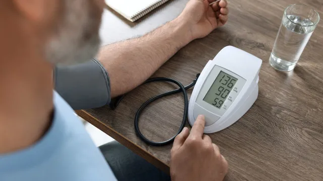 
                    Cinco sinais de hipertensão que podem passar despercebidos
                