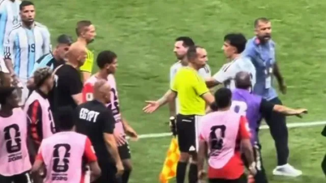 
                    Técnico do Egito faz gesto polêmico para Messi após eliminação; veja
                