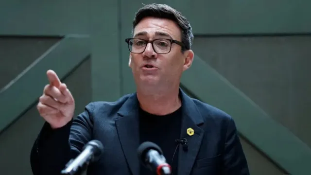 
                    Futuro primeiro-ministro aposta em 'manchesterismo' para transformar Reino Unido
                