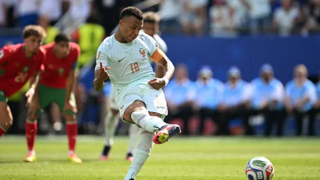 
                    França vence Marrocos e é a primeira semi-finalista da Copa do Mundo
                