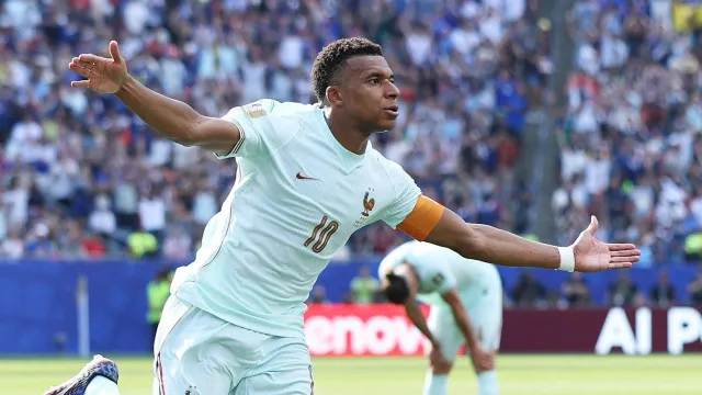 
                    França vence Marrocos e é a primeira semi-finalista da Copa do Mundo
                
