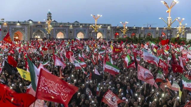 
                    43 milhões de pessoas participaram nas cerimônias fúnebres de Khamenei
                