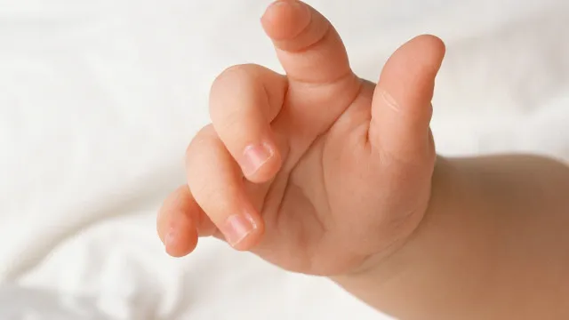 
                    Mãe mata filho de 11 meses com tiro na cabeça para pai não ter custódia
                